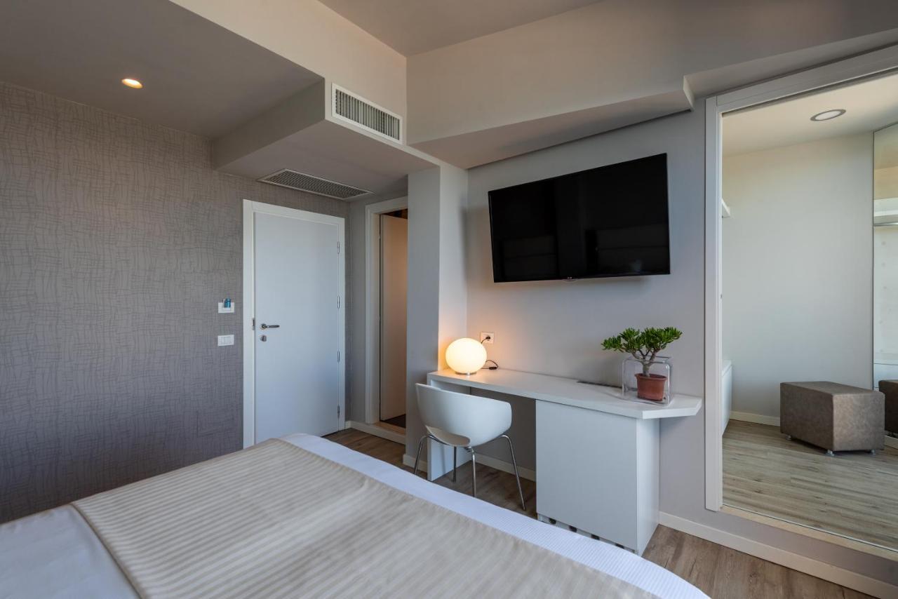 Hotel Commodore Riccione Eksteriør billede