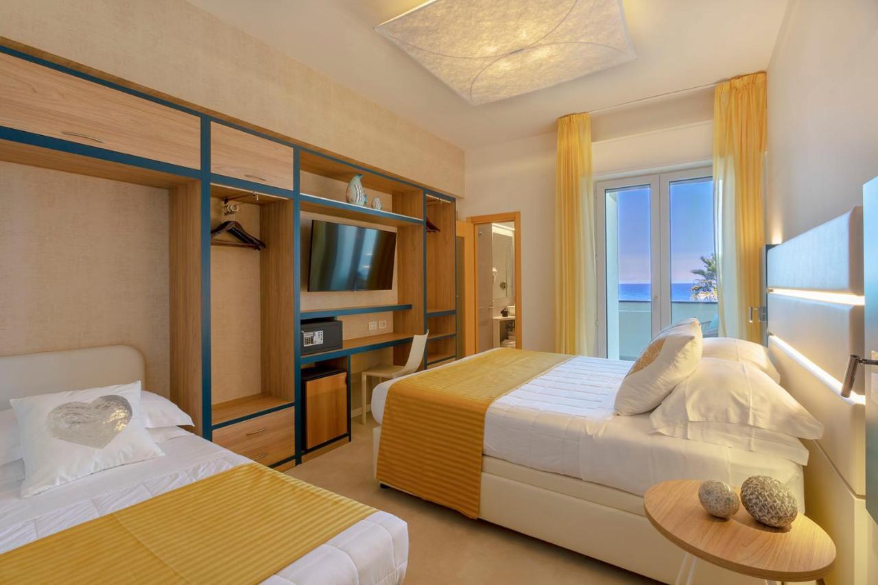 Hotel Commodore Riccione Eksteriør billede