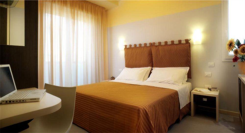 Hotel Commodore Riccione Eksteriør billede