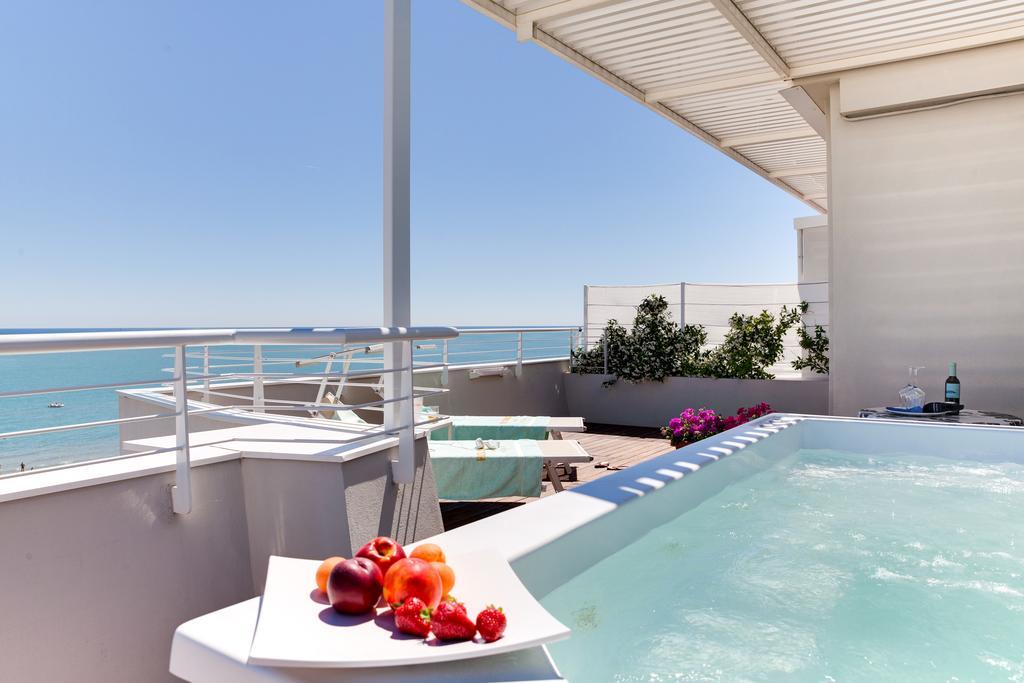 Hotel Commodore Riccione Eksteriør billede