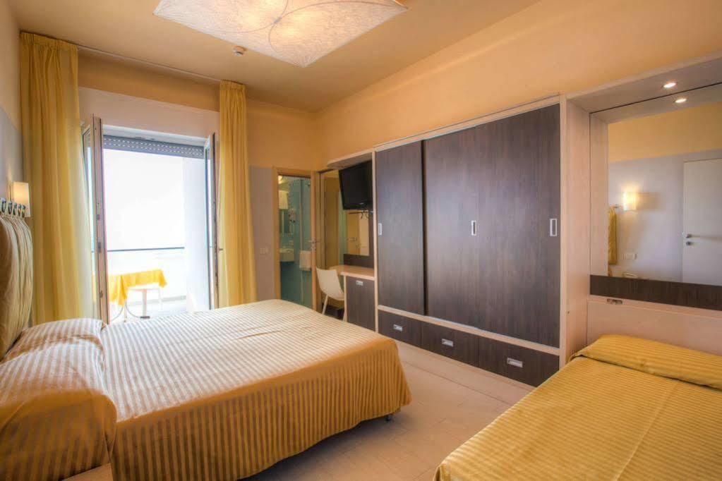Hotel Commodore Riccione Eksteriør billede